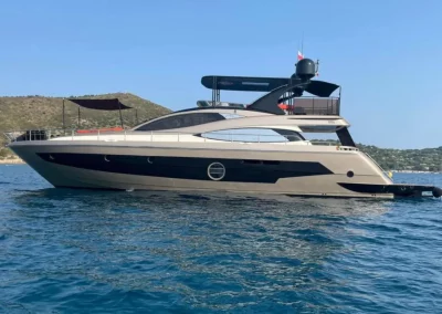 Aicon 64 à la location Jacob Yachting en Méditerranée, Côte d'Azur, Saint-Tropez