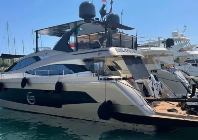Aicon 64 à la location Jacob Yachting en Méditerranée, Côte d'Azur, Saint-Tropez