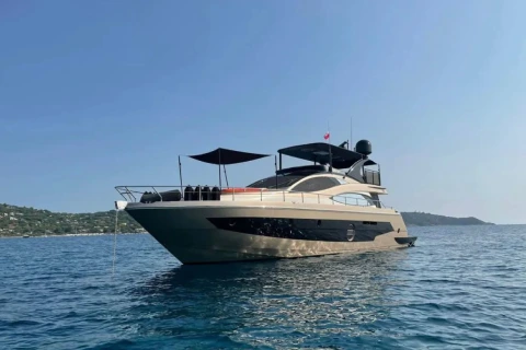 Aicon 64 à la location Jacob Yachting en Méditerranée, Côte d'Azur, Saint-Tropez Aicon 64 à la location Jacob Yachting en Méditerranée, Côte d'Azur, Saint-Tropez